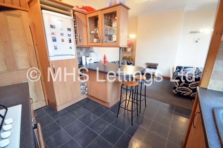 3 Bedroom Mid Terraced House for rent in Beechwood Mount - Photo 4