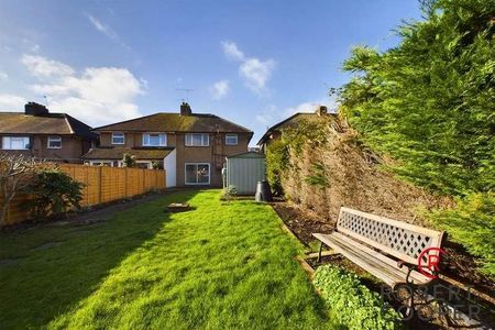 Hillcroft Crescent, Ruislip, HA4 - Photo 2