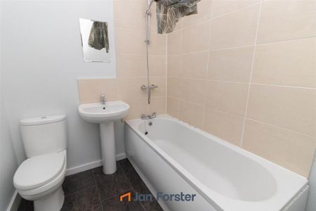 2 bedroom ground floor flat to rent - Photo 4