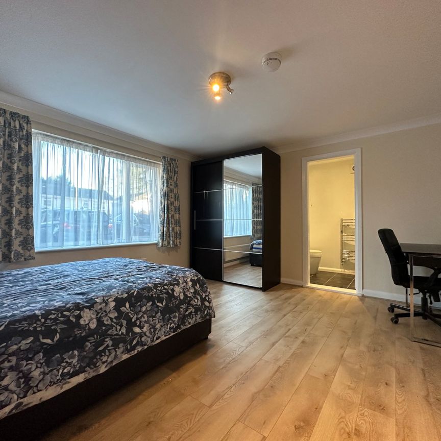 Southwold, Bracknell Southwold, Bracknell - Photo 2