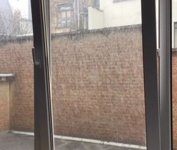 Appartement te huur in Sint-Gillis voor € 750 met 1 slaapkamer - Photo 1