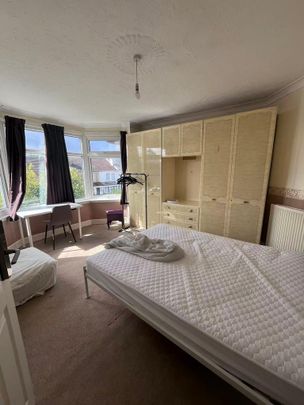 1 bedroom in a house share to rent - Photo 1