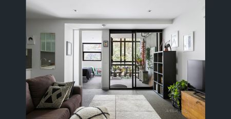 Stylish, Spacious and Right in the Heart of Collingwood - Photo 2