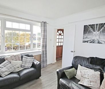 5 bedroom semi-detached house to rent - Photo 2