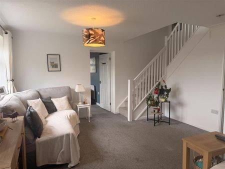 4 bedroom semi-detached house to rent - Photo 3