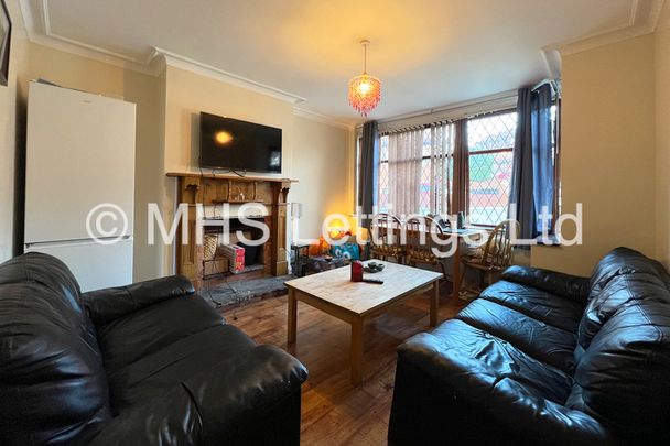 4 Bedroom Semi-Detached House for rent in Richmond Avenue - Photo 1