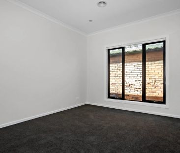 Modern and Stylish Townhouse - Photo 2