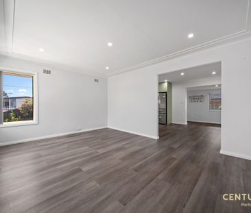 Comfortable Family Living in a Convenient Location - Photo 3