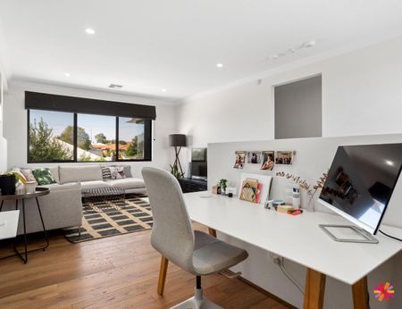 SPACIOUS 4X3 HOME WITH OUTDOOR ENTERTAINING – COASTAL LIVING AT ITS BEST - Photo 3