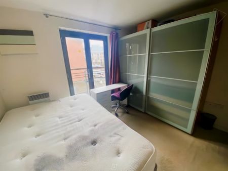 2 bedroom 2 bathroom - Photo 4