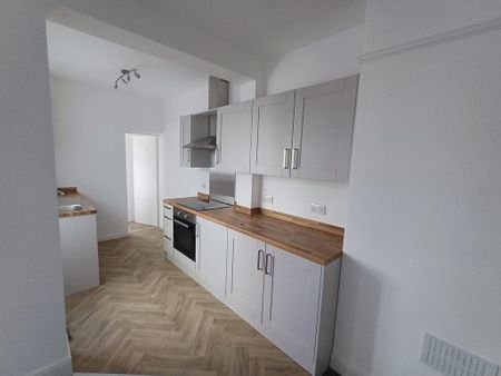3 bedroom terraced house to rent - Photo 3