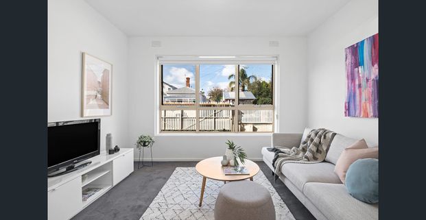 Bright One-Bedroom Apartment in Prime Carlisle Street Location - Photo 1