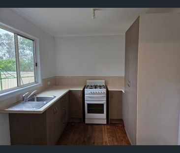 Charming Home - Photo 2