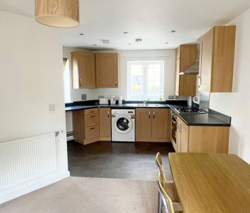 4 bedroom end of terrace house to rent - Photo 4