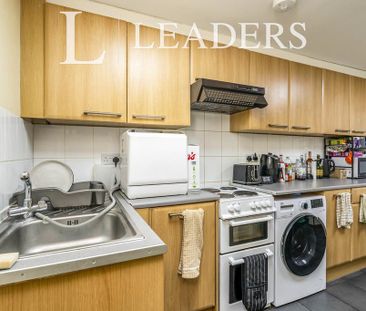 5 bedroom semi-detached house to rent - Photo 6