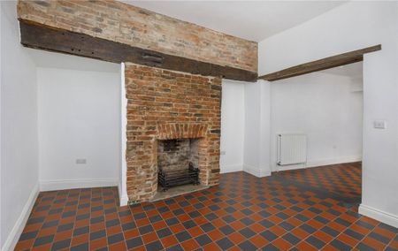 Stunning and unique three bedroom unfurnished maisonette with a spacious south facing roof terrace and views of York Minster within easy walking distance of the City Centre, Railway Station, York Hospital, excellent primary and secondary schools - Photo 2