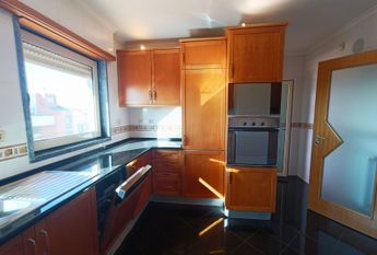 Apartamento T3 com Terraço Privativo para Arrendamento em Nova Queijas