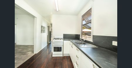 South Townsville Simplicity! - Photo 5