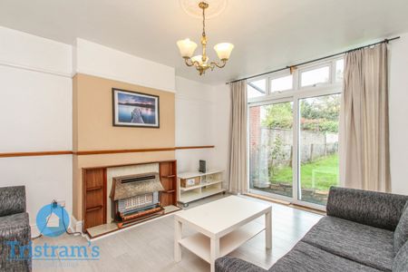 References Pending - 4 bed Semi-Detached House - Photo 2