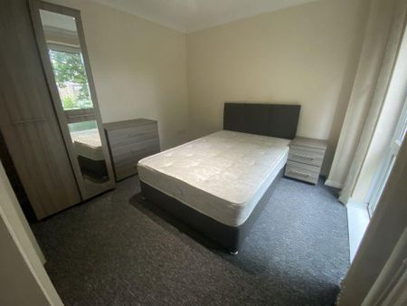 1 bedroom in a house share to rent - Photo 2