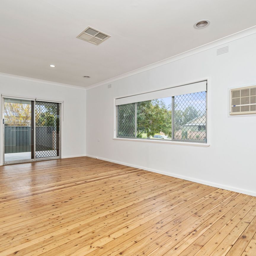 Fantastic Central Location - Photo 1