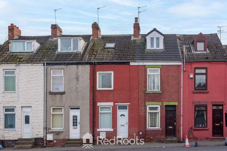 2 bed terraced house to rent in Barnsley Road, South Elmsall, Pontefract, West Yorkshire, WF9 - Photo 3