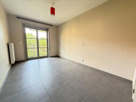 Twee-slaapkamerappartement met open zicht in Roeselare! - Foto 3
