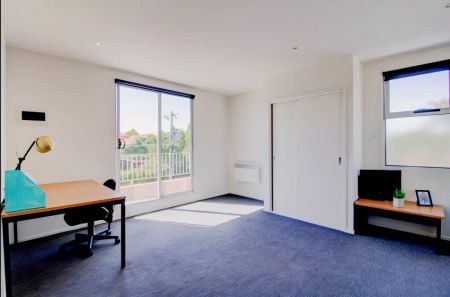 Large Studio - Photo 3