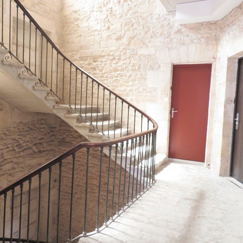 STUDIO Meublé, 23m², Rue des Marchands, 465€ H.C, Nîmes-centre - Photo 1