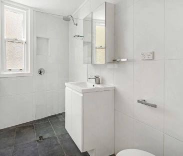 Beautiful Art Deco Apartment - Photo 3