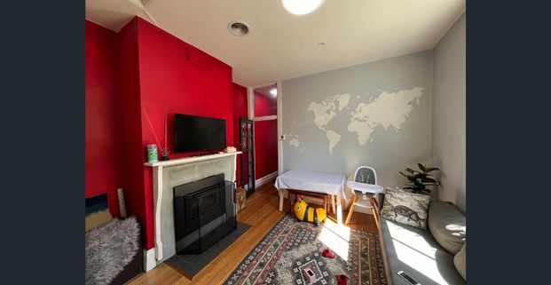 It's Easy, Living Here! - Photo 1