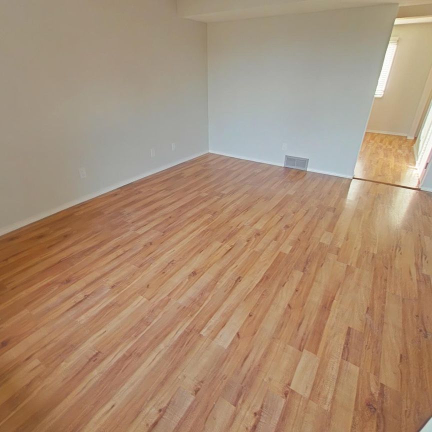 Ideal Family Townhouse: 3 Bedrooms in a Prime Red Deer Location - Photo 1