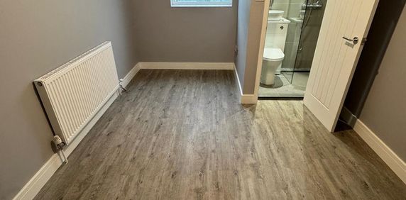 Queen Anne Avenue, London, BR2 0 - Photo 2