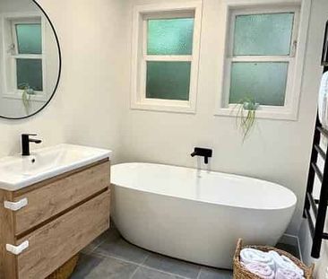 Tranquil Khandallah home - walk to train, village - Photo 5