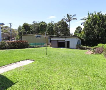 QUAINT COTTAGE CLOSE TO TOWN - Photo 5