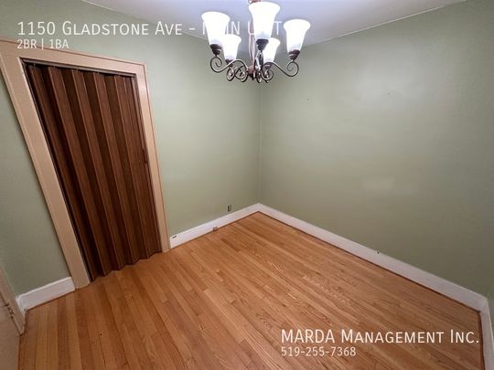 CLASSIC SPACIOUS 2+1BED/1BATH MAIN UNIT +60% OF UTILITIES - Photo 1