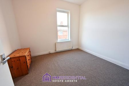 3 bedroom flat to rent - Photo 4