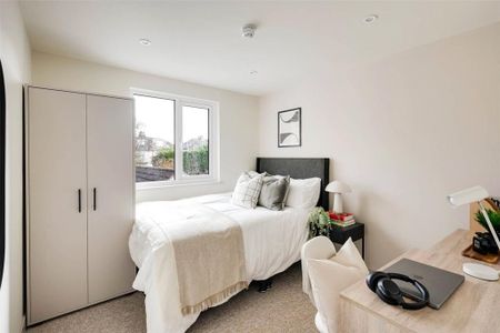 8 bedroom semi-detached house to rent - Photo 4