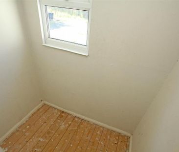 2 bedroom end of terrace house to rent - Photo 4