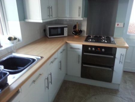 4 Bedroom Semi-Detached Student House - Photo 2