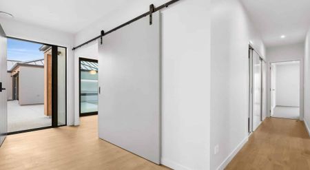 The Perfect Blend of Style and Convenience! - Photo 5