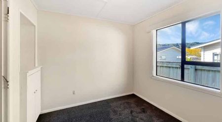 Pet Friendly - 4Bedroom Family Home in Wainuiomata - Photo 4