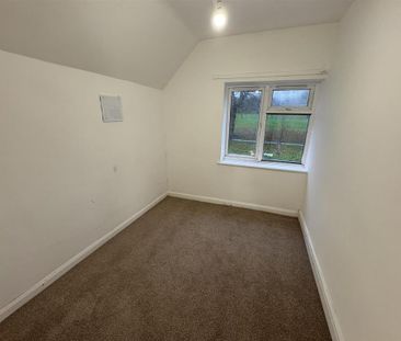 3 bedroom end of terrace house to rent - Photo 3
