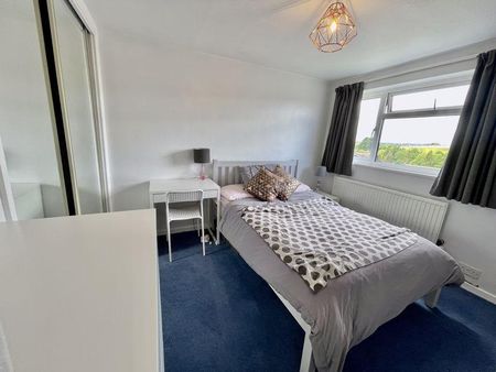 4 bedroom detached house to rent - Photo 4