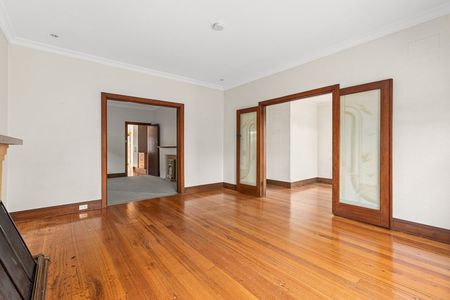 Family Home with Flexible Floor Plan in the School Zones - Photo 3