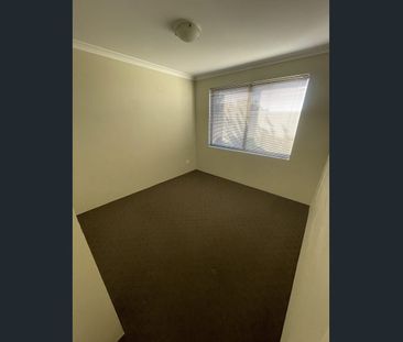 Charming 3-Bedroom Home with Theatre - Photo 3