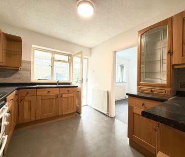 3 bedroom semi-detached house to rent - Photo 3