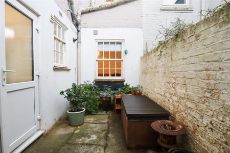 St. Peters Road St. Leonards-On-Sea TN37 6JG - Photo 3
