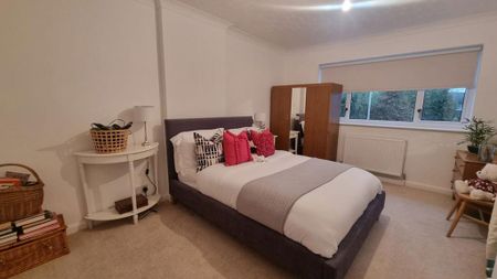 3 bedroom semi-detached house to rent - Photo 2