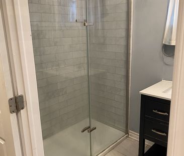 For Lease - 493 College Street, Newmarket, Ontario - Photo 6